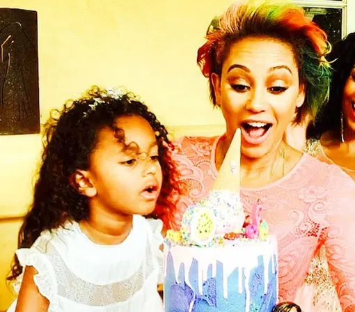 Мел Би с младшей дочерью