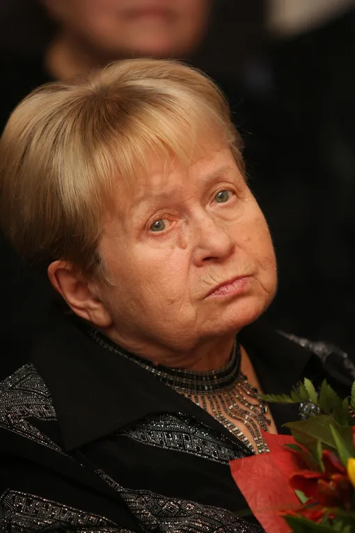 Александра Пахмутова написала десятки музыкальных шедевров для артистов эстрады, детей, фильмов Александра Пахмутова биография