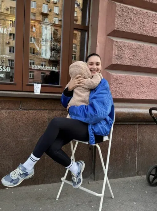 Карина Истомина обожает дочь Лору Карина Истомина обожает дочь Лору