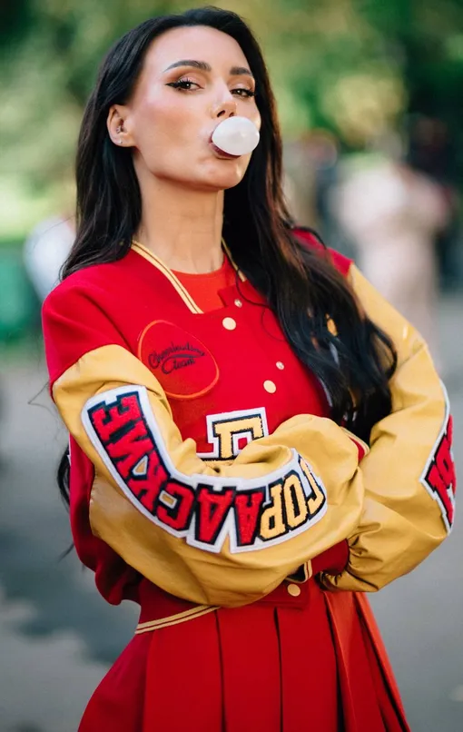 Оксана Самойлова превратилась в чирлидершу Оксана Самойлова превратилась в чирлидершу