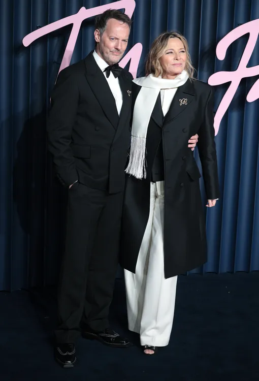 Ким Кэтролл показала обручальное кольцо на Fashion Awards 1 декабря