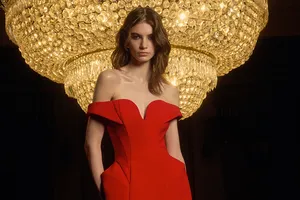 Модный дайджест недели: собираемся на корпоратив и ищем стильные новогодние подарки