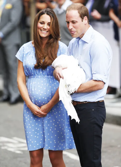 Кейт Миддлтон и принц Уильям со старшим сыном Джорджем Кейт Миддлтон и принц Уильям со старшим сыном Джорджем