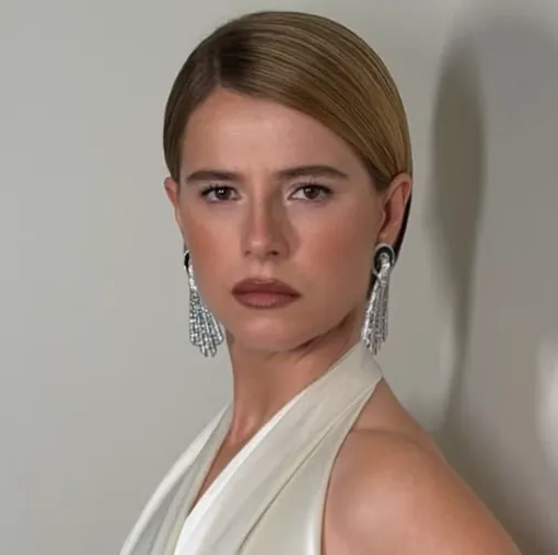 Джесси Бакли с таким макияжем выглядит как королева, показывая идеальный способ сделать свой образ по-настоящему люксовым Джесси Бакли с таким макияжем выглядит как королева, показывая идеальный способ сделать свой образ по-настоящему люксовым