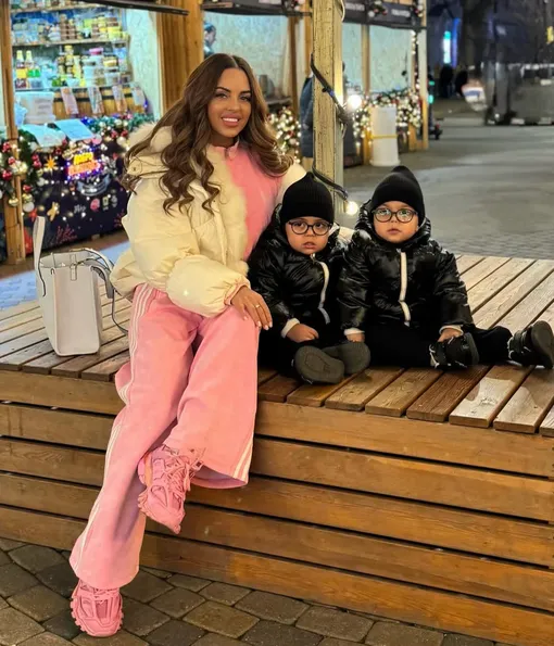 Юлия Ефременкова с сыновьями