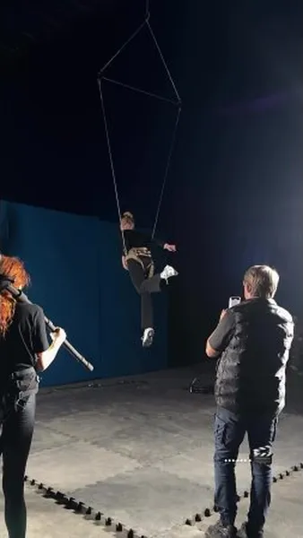 Нажми и смотри