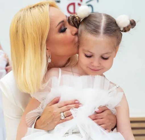 Лера Кудрявцева с дочерью Машей Лера Кудрявцева с дочерью Машей