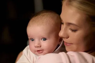 «Мише уже три месяца!»: Александра Трусова показала умилительные фото с сыном и рассказала, чему он научился