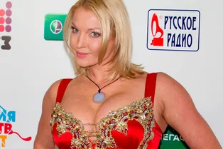 Александр Васильев назвал грудь Анастасии Волочковой «сбежавшим тестом» Александр Васильев назвал грудь Анастасии Волочковой «сбежавшим тестом»