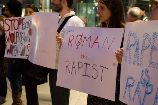 «Роман — насильник». Акция протеста против Полански на кинофестивале в Нью-Йорке