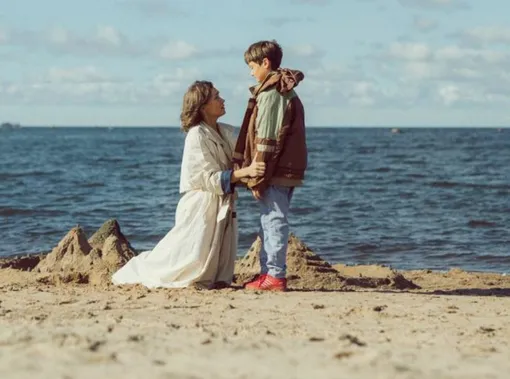 Кристина Асмус со своим экранным сыном на съемках фильма «Кинопленка №8» Кристина Асмус со своим экранным сыном на съемках фильма «Кинопленка №8»