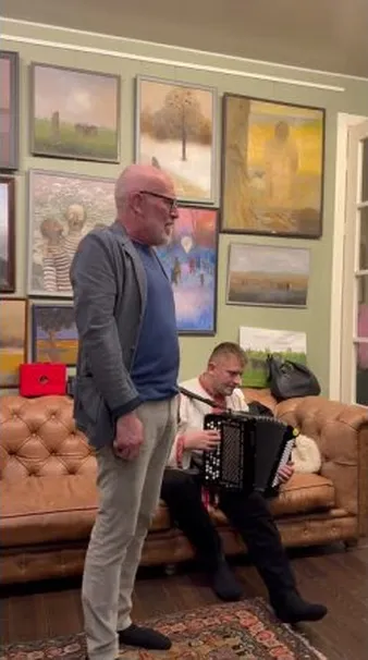 Нажми и смотри