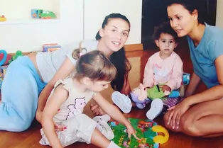 Анна Седокова показала раритетное фото с подругой и детьми Анна Седокова показала раритетное фото с подругой и детьми