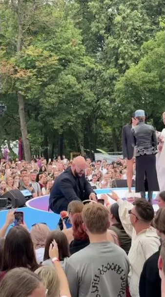 Нажми и смотри