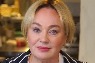 «Тебе столько не заплатят»: похудевшая Лариса Гузеева отругала поклонника «Тебе столько не заплатят»: похудевшая Лариса Гузеева отругала поклонника
