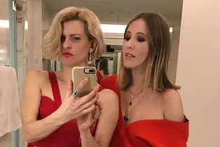 Девушка в красном: Ксения Собчак устроила танцы на вечеринке Наташи Водяновой