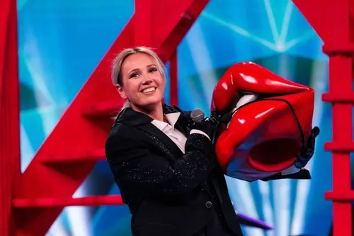 Клава Кока на шоу «Маска»