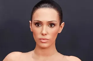 Бьянку Цензори в крошечных шортиках у салона красоты заметили папарацци Бьянку Цензори в крошечных шортиках у салона красоты заметили папарацци