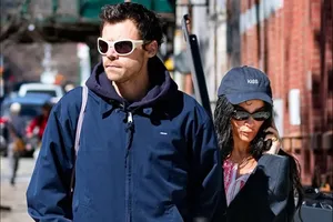 Зои Кравиц показала кольцо с бриллиантом стоимостью 1 миллион долларов после помолвки с Гарри Стайлзом