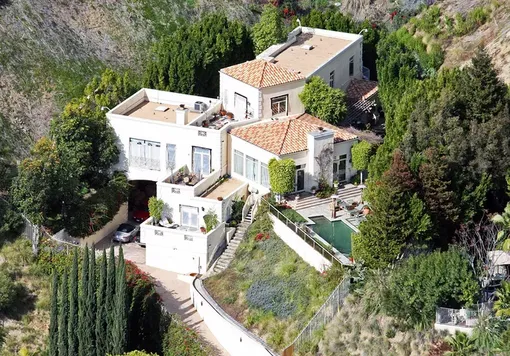 Дом на Ризинг Глен Роуд, который считается проклятым Дом на Ризинг Глен Роуд, который считается проклятым