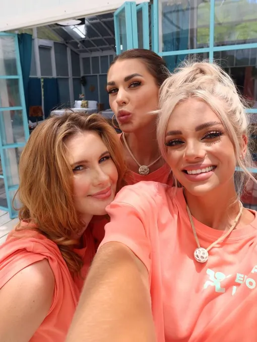 Анна Цуканова-Котт, Ирина Пинчук и Екатерина Шкуро