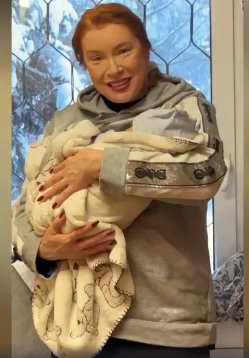 Вера Сотникова с новорожденным