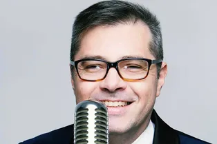 Победителем шоу «Браво! Бис!» стал страдающий рассеянным склерозом бывший участник «Голоса» Вадим Азарх