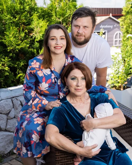 Роза Сябитова с дочерью Ксенией, зятем Максимом и внучкой Мирославой