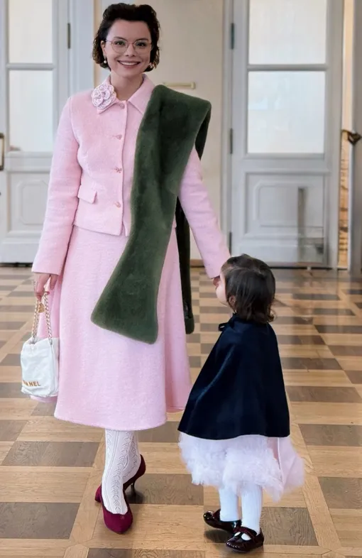 Татьяна Брухунова с дочерью на празднике Татьяна Брухунова с дочерью на празднике