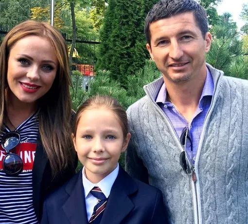 Юлия Началова с бывшим мужем и дочерью
