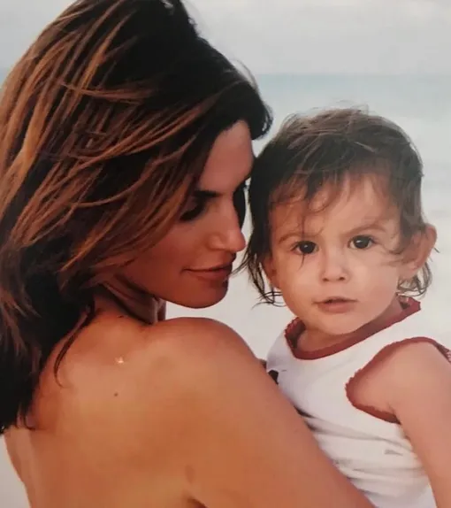 Синди Кроуфорд с маленькой дочерью Кайей