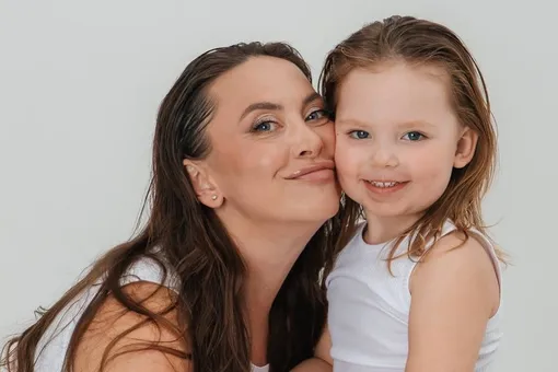 «Называет его лучшим папочкой на свете»: Наталья Фриске рассказала об отношениях нового мужа и дочери «Называет его лучшим папочкой на свете»: Наталья Фриске рассказала об отношениях нового мужа и дочери