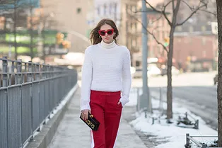 30 модных и стильных образов со свитерами