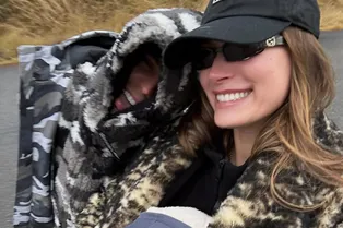 Хейли Бибер показала роскошное кольцо, сделанное в честь рождения первенца Хейли Бибер показала роскошное кольцо, сделанное в честь рождения первенца