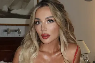 «Почему меня обвиняют в фотошопе?»: Анна Седокова потроллила хейтеров, выдав за детские фото рисунки нейросети «Почему меня обвиняют в фотошопе?»: Анна Седокова потроллила хейтеров, выдав за детские фото рисунки нейросети