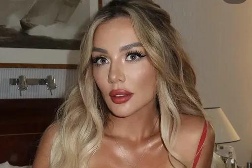 «Почему меня обвиняют в фотошопе?»: Анна Седокова потроллила хейтеров, выдав за детские фото рисунки нейросети «Почему меня обвиняют в фотошопе?»: Анна Седокова потроллила хейтеров, выдав за детские фото рисунки нейросети