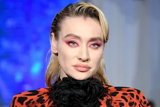 «Страшнейшее ранение»: Мария Миногарова во время вечеринки наступила на разбитый бокал