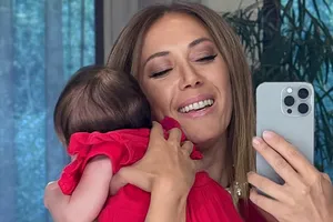 «Недолго длился мой декрет»: ставшая многодетной мамой Карина Кокс засветила лицо дочери «Недолго длился мой декрет»: ставшая многодетной мамой Карина Кокс засветила лицо дочери
