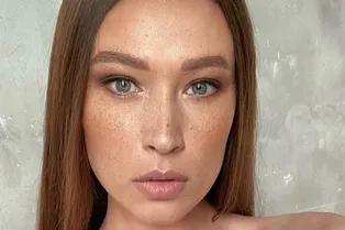 «Какая грудь! Главное — своя!»: бывшая жена жениха Алексы снялась в секси-топе «Какая грудь! Главное — своя!»: бывшая жена жениха Алексы снялась в секси-топе