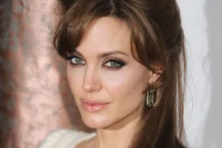 «Меня боялись все, кроме Вивьен»: Анджелина Джоли похвалила дочь