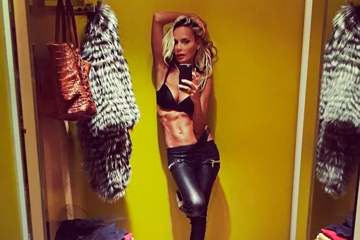 Звезда реалити-шоу о русских в Лондоне Кристина Сысоева показала идеальный пресс Звезда реалити-шоу о русских в Лондоне Кристина Сысоева показала идеальный пресс