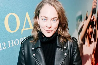 Похудевшая Аглая Тарасова в мини и косухе стала звездой премьеры в Москве