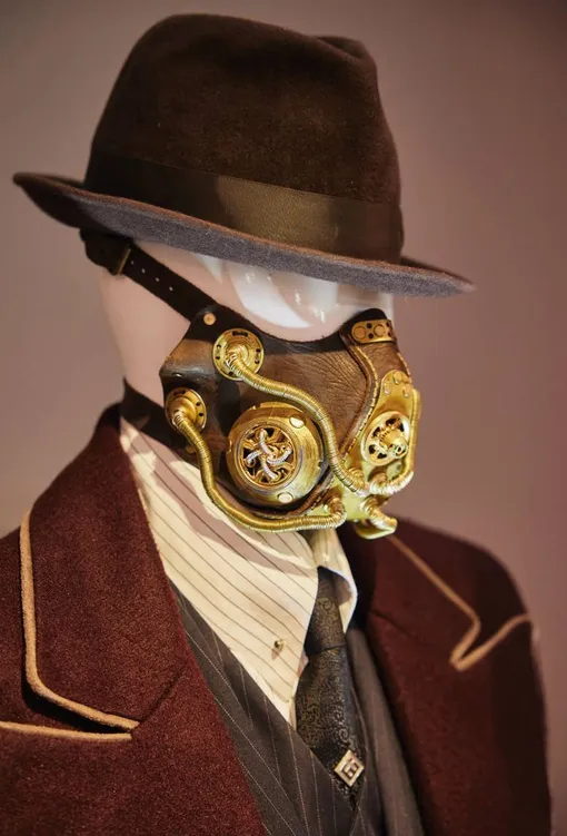 Вольфганг Черни снимался в сериале в этой маске