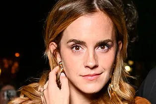 Страстные поцелуи в аэропорту: звезду «Гарри Поттера» Эмма Уотсон сняли вместе с наследником богатейшей семьи Мексики