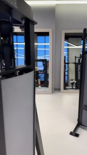 Нажми и смотри