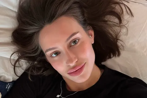 «Невозможно остановиться»: невеста Тимати показала умилительное видео, как целовала крошку-дочь