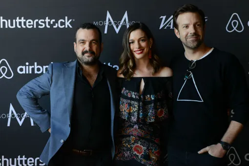 Энн Хэтэуэй, Начо Вигалондо и Джейсон Судейкис. в Торонто