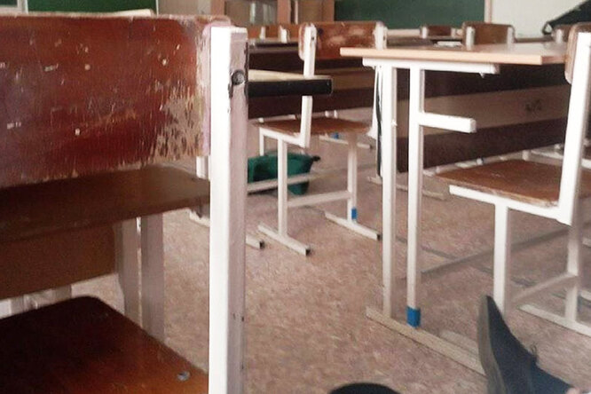 «Ученики выпрыгивали в окна. Этажи залиты кровью»: подробности бойни в школе Ижевска «Ученики выпрыгивали в окна. Этажи залиты кровью»: подробности бойни в школе Ижевска