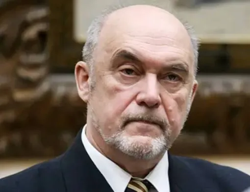 Валентин Родионов был гендиректором Третьяковской галереи с 1993 по 2009 год Валентин Родионов был гендиректором Третьяковской галереи с 1993 по 2009 год