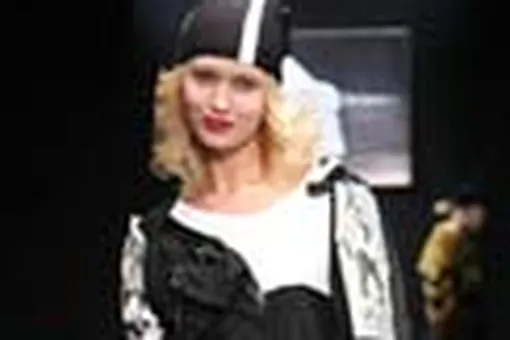 Виолетта Литвинова на RFW: шляпку на бровь Виолетта Литвинова на RFW: шляпку на бровь